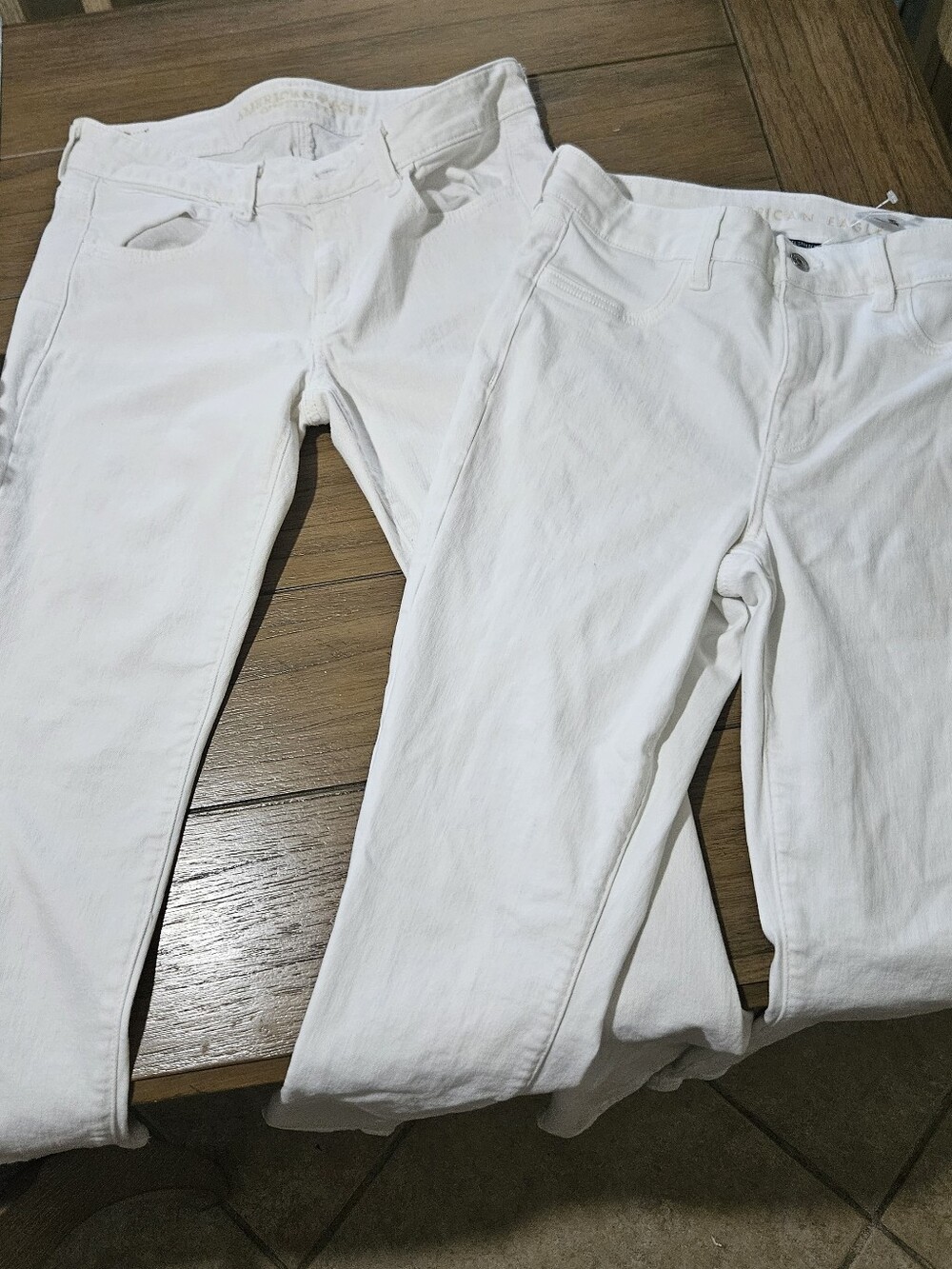 Two AMERICAN EAGLE Strech Jeans